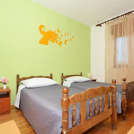 Apartamento By The Sea Vinisce, Trogir - 16485 *
