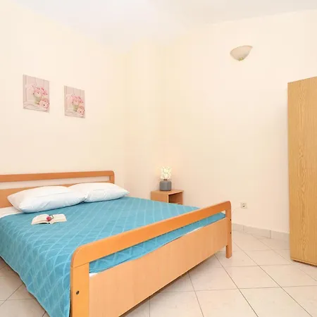Apartamento By The Sea Vinisce, Trogir - 16485 Vinišće