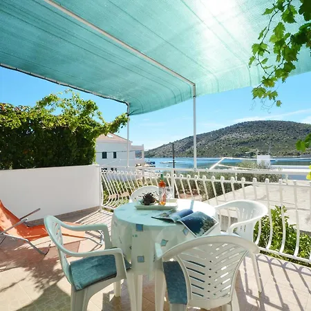 Apartamento By The Sea Vinisce, Trogir - 16485 *