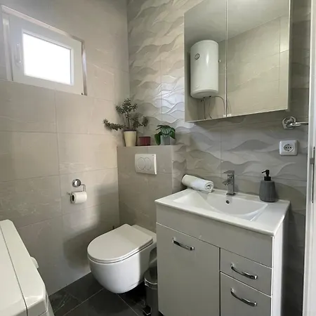 Apartamento By The Sea Vinisce, Trogir - 16485 *