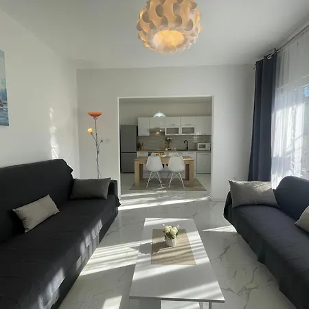 Apartamento By The Sea Vinisce, Trogir - 16485 *
